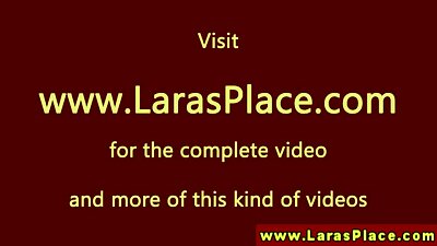 பொன்னிற இளவரசி நிமிர்ந்த டிக் உறிஞ்சினாள்