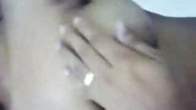 வீட்டுப் பெண் காதலன் ஊதுகுழல் செய்கிறாள்