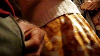 இசைப் பாடம் முடிந்ததும், முகத்தில் விகாரத்துடன் ஒரு பெண் இருந்தாள்