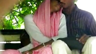 ஆடம்பரமான அழகி ஒரு அந்நியருடன் பணத்திற்காக பூங்காவில் புணர்கிறது