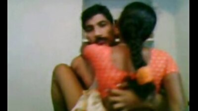 பார்ன் ஸ்டார் ஃபக் வாழ்க்கை அறையில் கனா கொடுத்தார்