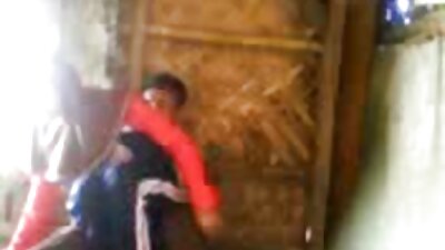 விசாலமான காரில் வெள்ளைக்காரன் கருப்பு