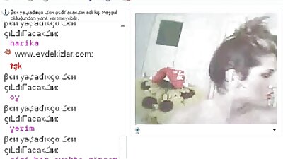 கருப்பு உரிமையாளருடன் விரைவான உடலுறவில் ஈடுபடுகிறது