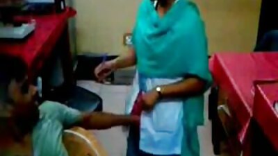 அமைதியற்ற சிறுவன் குஞ்சுவை உடலுறவுக்காக திசை திருப்பினான்