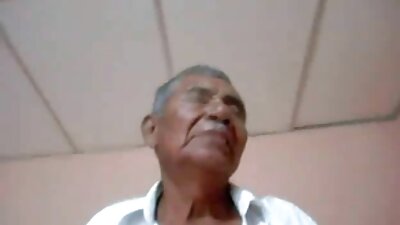 பிச் மெதுவாக டிக் கவ்வி அதிகபட்ச மகிழ்ச்சியை அளிக்கிறது