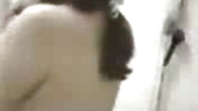 அழகான பரத்தையர் வாய்வழியாக உமிழ்கிறது