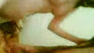 ஒரு பொன்னிற வேசியின் பால்கனியில் அழகான ப்ளோஜாப்