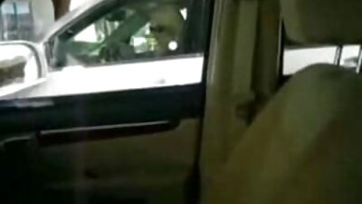ரஷ்ய பையன் காதலிகளின் புழைகளில் ஈடுபட்டான்