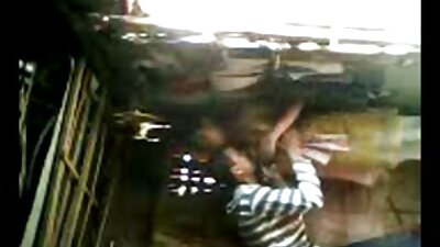 இனிப்பு குஞ்சு கொழுத்த சேவலை உறிஞ்சியது
